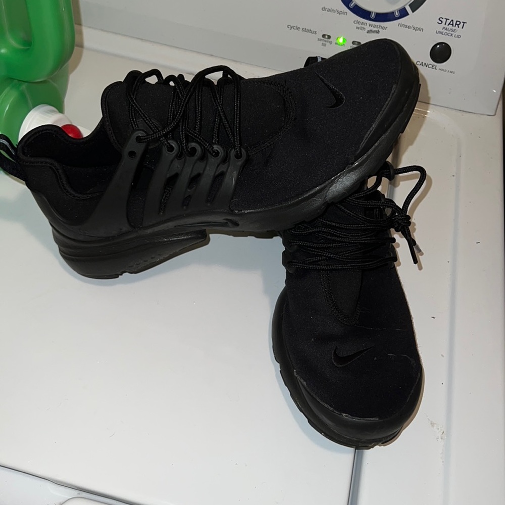 Nike tennis shoes